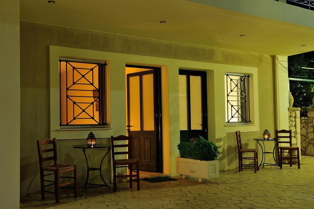 Evianna Studios Mousata Exterior foto